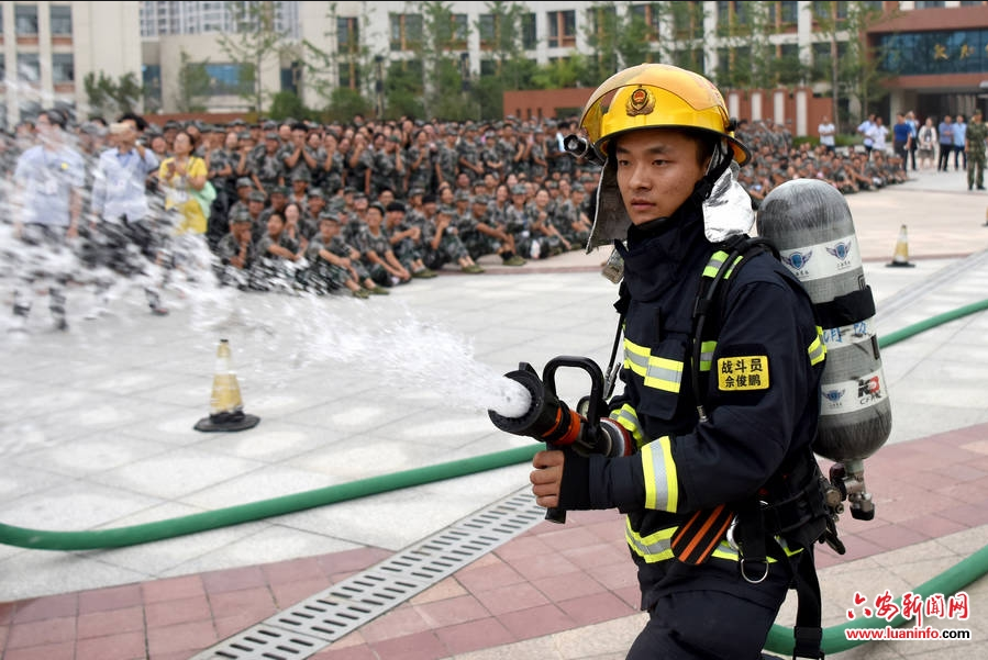 六安第二中学新生开学第一课:消防应急疏散实