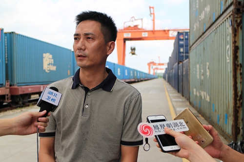 汉专列添新成员 中国首列纸浆专列抵达武汉_