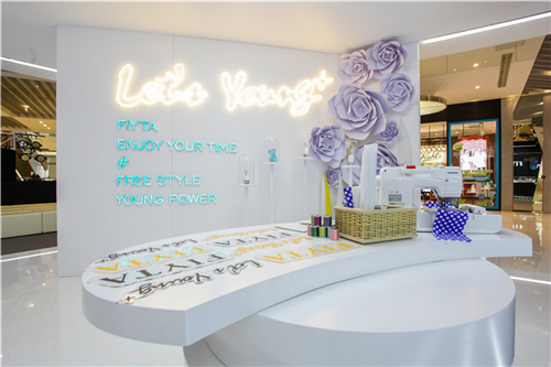 今年七夕,究竟是什么让王珞丹爱不释手,让刘畅