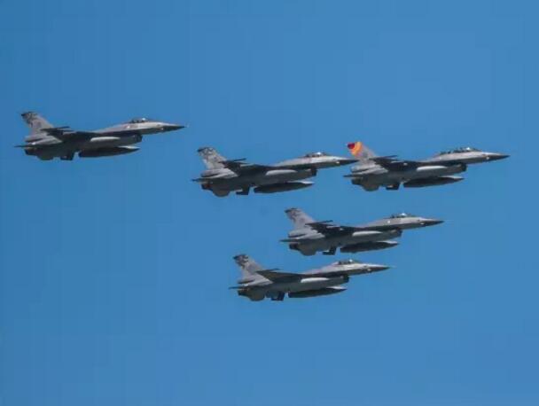 台军演练阅兵竟用日本军歌 网友:要变自卫队?