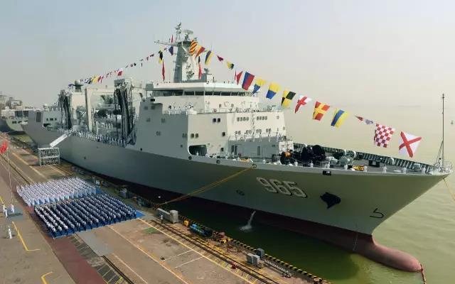 中国首艘4万吨级补给舰就位 航母编队“如虎添翼”