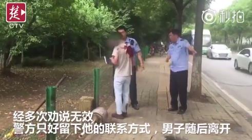 fun来了:大妈倒了我们扶 我们倒了被大妈顺走手机 fun来了:大妈倒了我们扶 我们倒了被大妈顺走手机图片