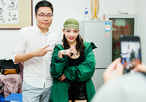 VaVa：不可思议的Rap少女