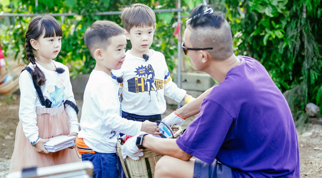 《爸爸去哪儿5》陈小春1人带5娃 还认嗯哼做哥哥