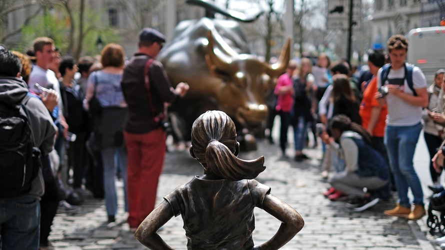 1000名经济学家_...卫视吴小莉对话经济学家陈志武(2)