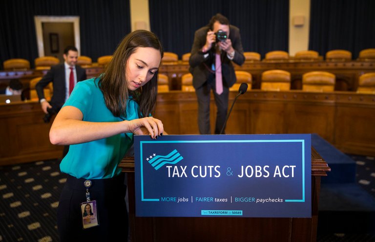 美国参议院版税改议案披露 计划十天内投票