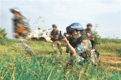 维和官兵营救时遭武装分子拦截 对峙40分钟救出7人