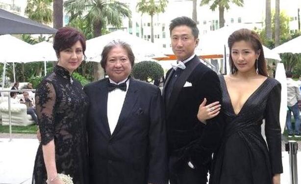 洪金宝一家四口走红毯,网友却关注到了这个细节!_娱乐频道_凤凰网