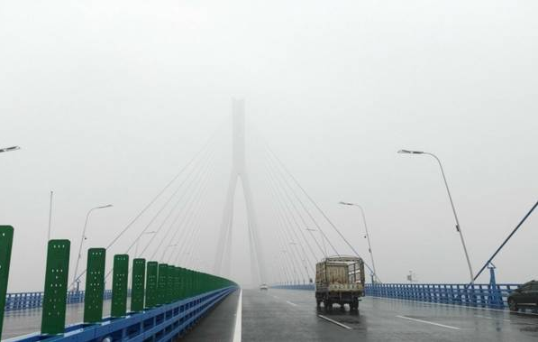 长江上最宽的大桥武汉沌口大桥建成通车