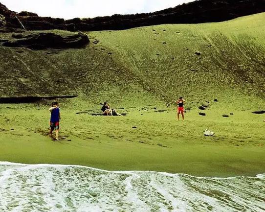 它是无数人的第一座海岛 还拥有一片美到心醉的抹茶味海滩