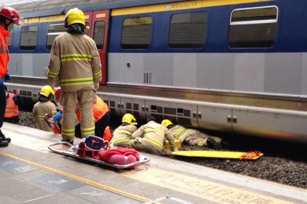 香港地铁发生坠轨事件 1名男子身亡