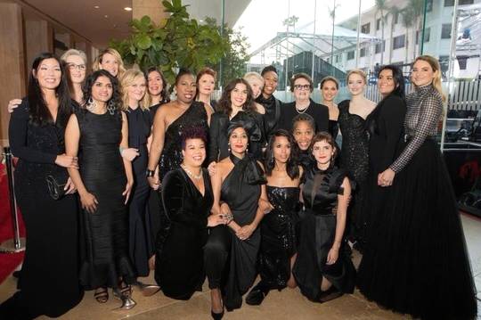 金球奖红毯众女星“一黑到底” 支持女性反对性骚扰
