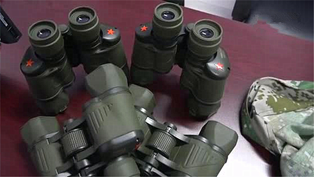 劳斯莱斯追尾前车 结果自己被夹成汉堡