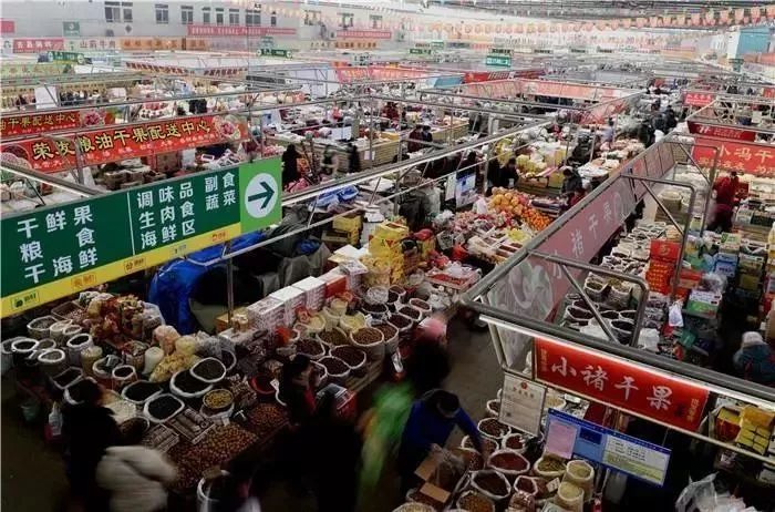 潍坊,安丘,寿光,日照等地也有很多商户参加李村集交易.
