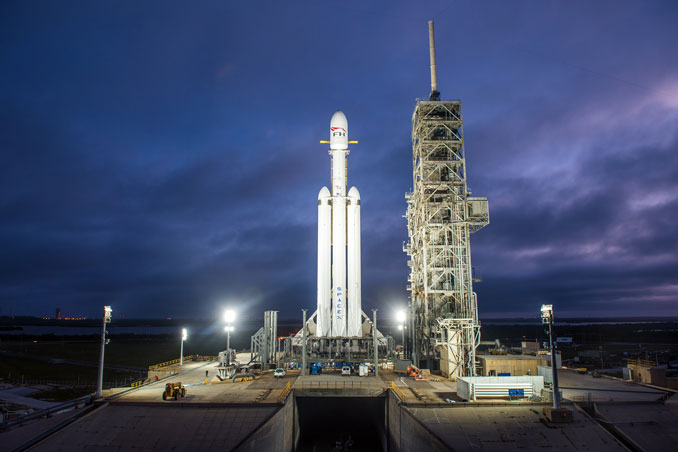 首飞前重要一步 SpaceX今晚测试猎鹰重型火箭引擎