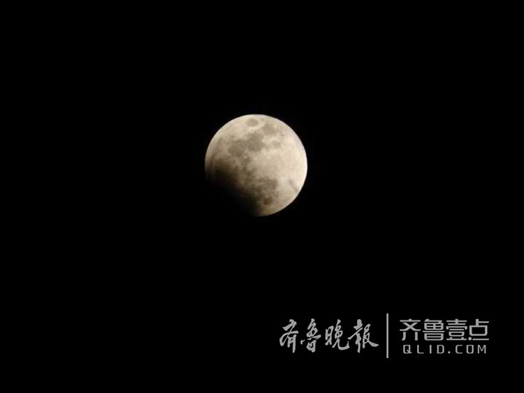 济南月食全过程!看月亮被一口口吃掉