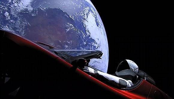 除了特斯拉跑车,人类还往太空发射过《花花公子》和骨灰