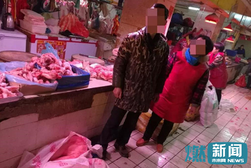 病死猪肉流进农贸市场 黑心商贩凌晨被捉现行