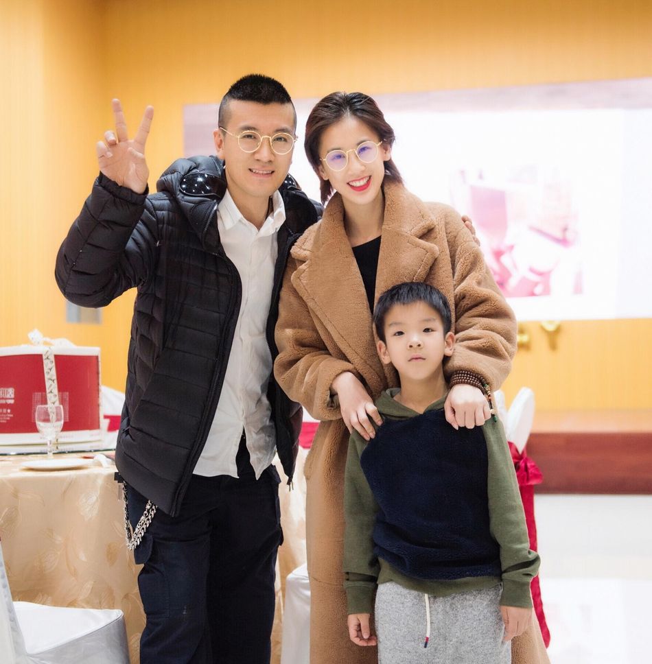 黄圣依杨子办派对为儿子庆生 二胎正面罕见曝光