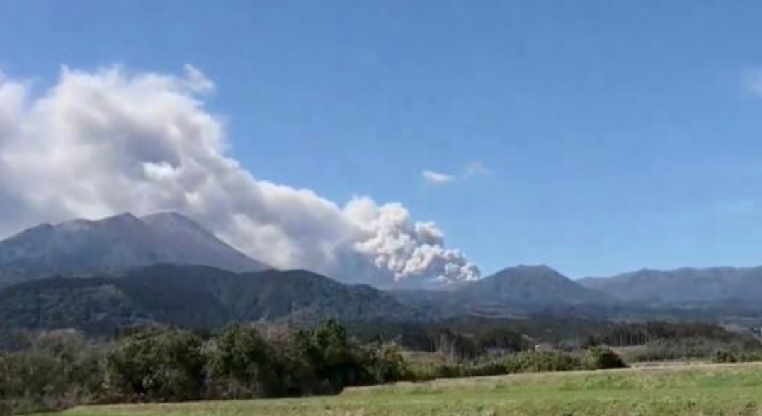日本新燃岳火山喷发 鹿儿岛机场逾70趟班航班取消