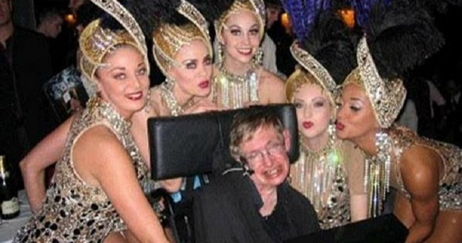 
霍金揭秘 爱逛夜店 喜欢美女的老顽童

