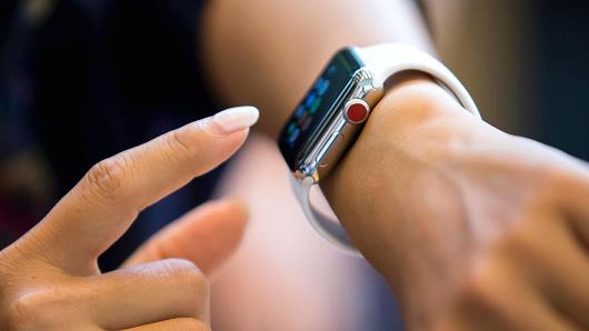 郭明錤：苹果今秋发布第四代Apple Watch  屏幕大上15%