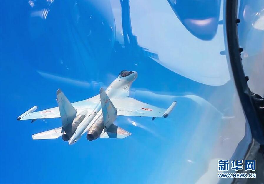 中国空军近日出动轰-6k,苏-30等多型多架战机飞越宫古海峡,成体系前出