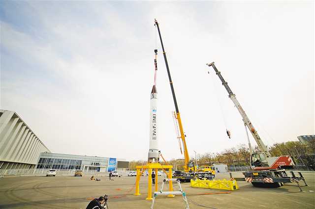 “两江之星”火箭完成总装合练