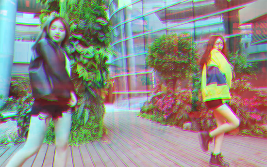 美女街头跳抖音热舞 花式揭晓中金戒“套路”