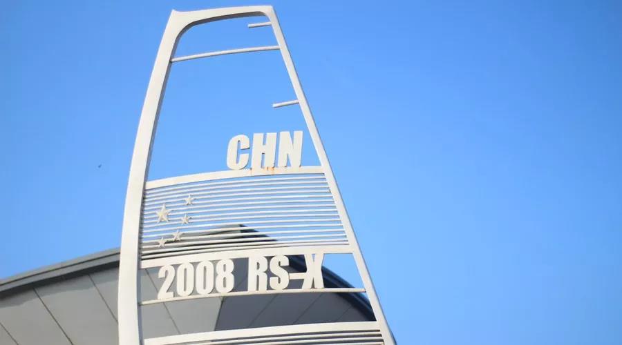 2008年9月29日,经过整修后的奥帆中心正式对外开放。靠近刚刚竣工的奥帆中心大剧场,同时首届海洋文化节也在这里举办成功。随着不断开发,作为青岛的标志性建筑,奥帆中心发展了许多休闲娱乐项目,比如邮轮码头、四季酒店、百丽广场、奥运长廊、休闲娱乐中心、休闲SPA、奥运广场等,奥帆中心于2009年8月9日取消门票收费制度,成为了青岛著名的地标性景点。 如今,修葺一新,带着闪亮新名牌的奥帆中心,只等着迎接各方宾客相聚于此,见证它的华丽新生。 冲刺阶段工作重点 冲刺阶段的工作重点落在了五个方面,主要集中于会议后勤