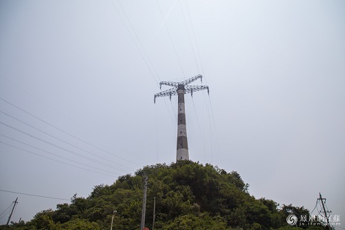 220千伏五峰山跨江线路升高改造 长江镇江段全封航