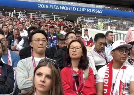 陈奕迅观战世界杯对球迷竖中指？经纪人还原真相