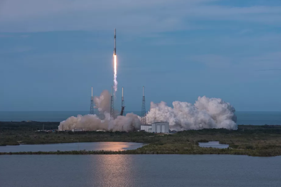 SpaceX今天发射猎鹰9火箭 为国际空间站送去AI机器人