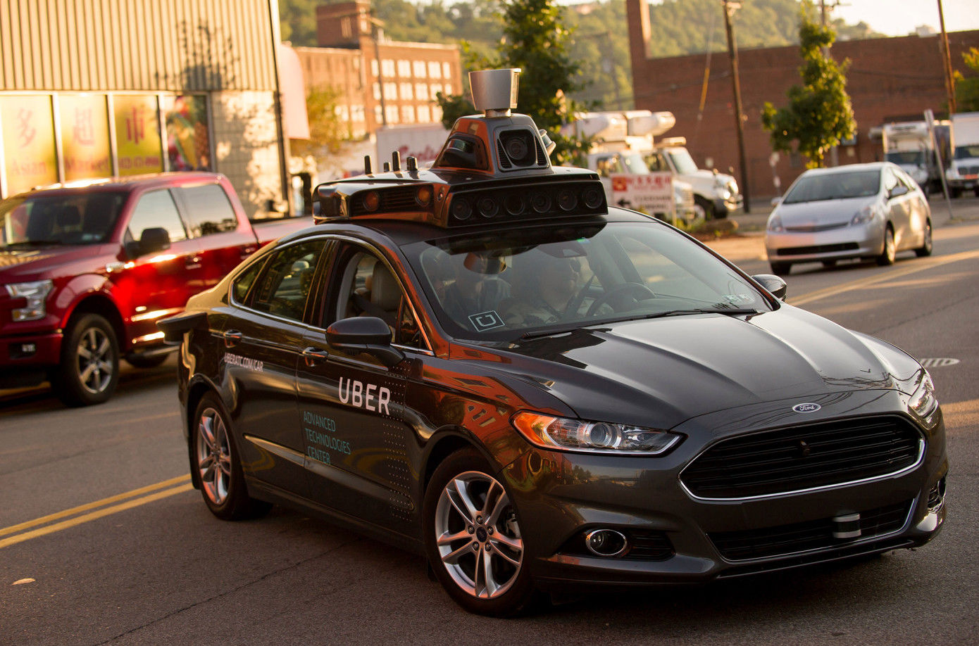 自动驾驶测试不顺 Uber裁掉100名无人车操作员