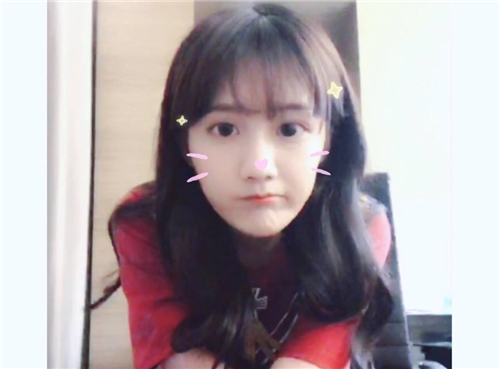 想和李艺彤一样青春 需要凝时神器
