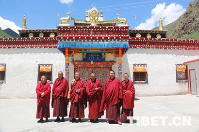 这座神山脚下的寺庙 出了三位“拓然巴”_寺庙-佛教-藏语系-佛学院-管会