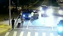 美国男子劝阻违规停车遭殴打 拔枪射杀对方被判无罪