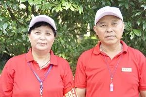 青岛大妈的风采之李春玲:志愿路上伉俪情