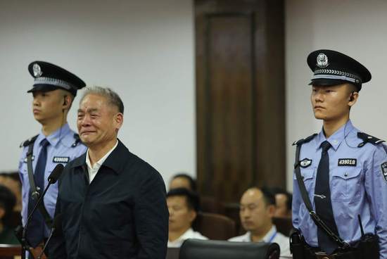 “亿元老虎”被判无期当庭认罪 曾在庭审时痛哭流泪