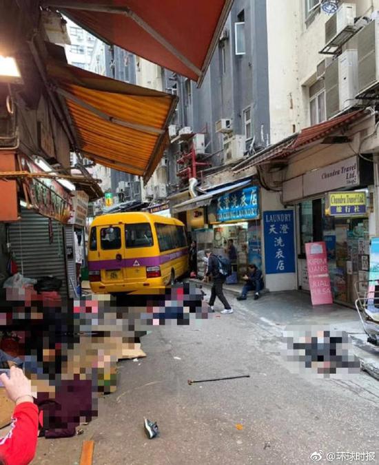 香港发生严重车祸：至少10人伤 有2人一度被困车底