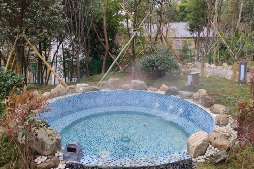 安康首家富硒七彩汤池落户瀛湖