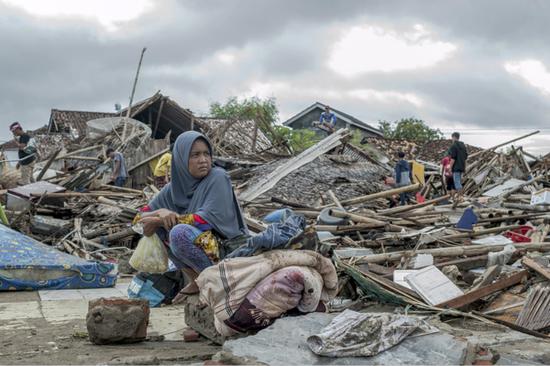 印尼海啸已致334人死亡 仍有61人失踪