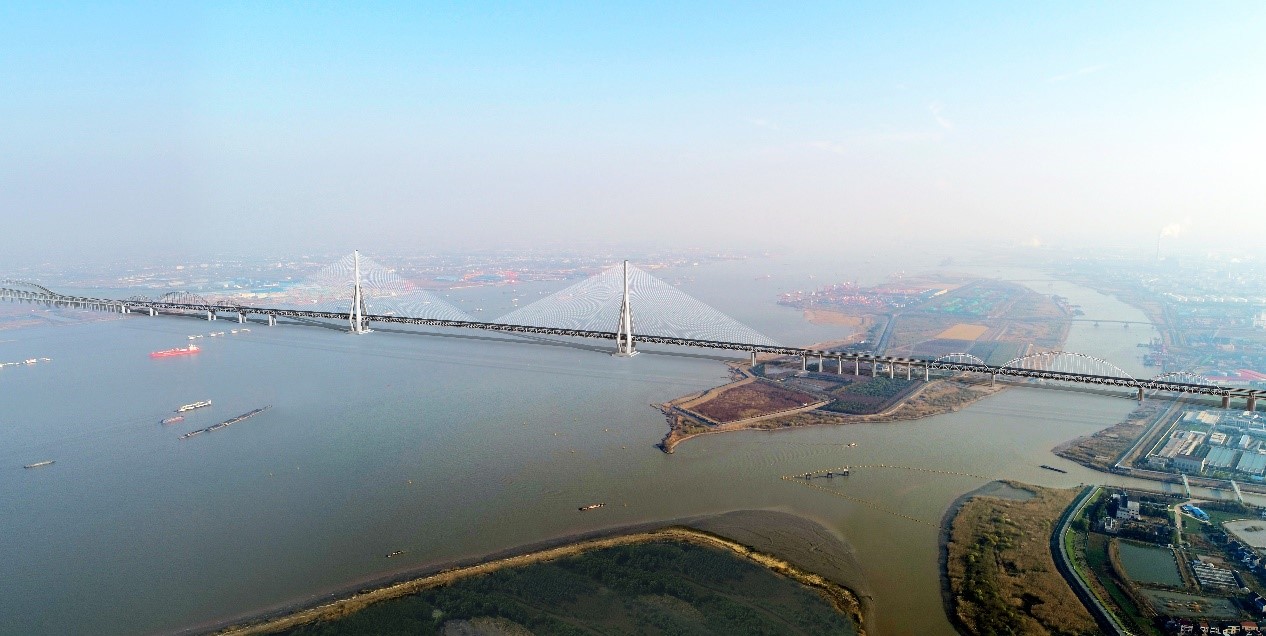 长江首座“三位一体”跨江大桥--江苏省常泰过江通道开工