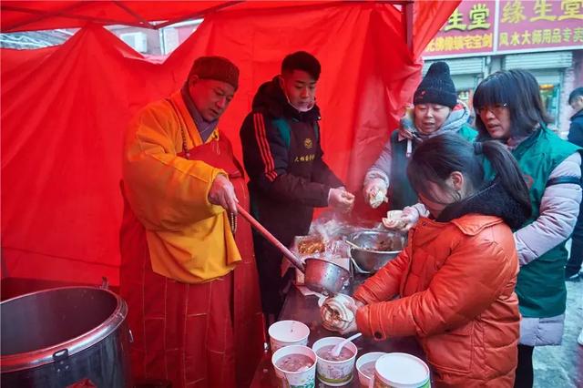 一碗粥温暖一座城 开封大相国寺施福慧粥