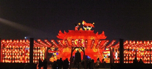 元宵佳节闹花灯 璀璨夜景绿博园