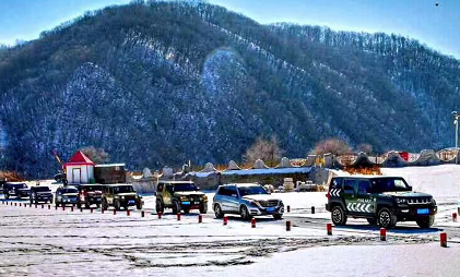 红河峡谷漂流景区开展“激情冰雪运动辽宁”自