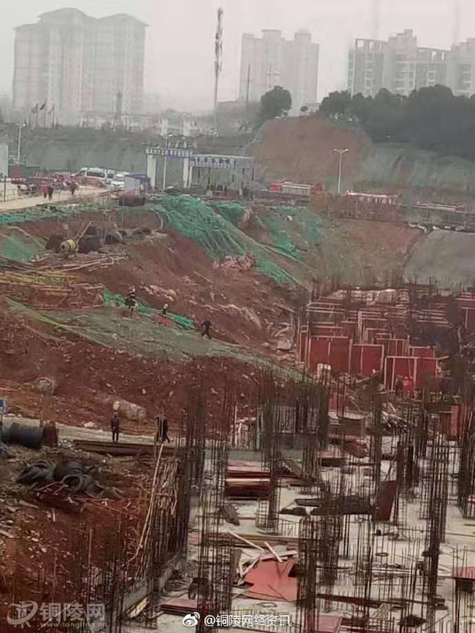 安徽铜陵一建筑工地发生塔吊倒塌事故 致3死1