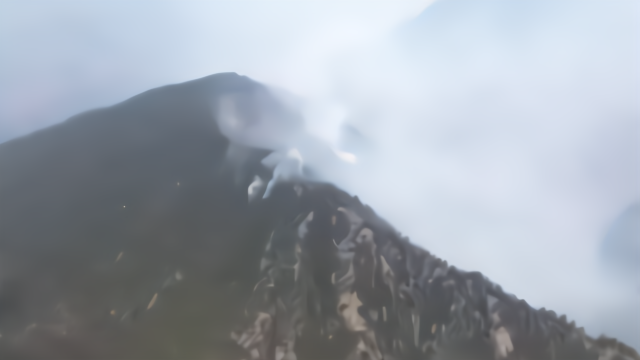 航拍四川凉山森林火灾现场 山头被浓烟笼罩