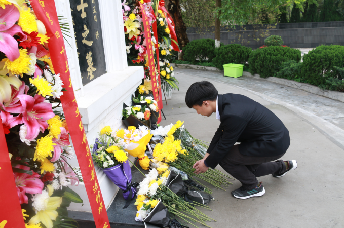 缅怀烈士 致敬英雄 江西理工大学开展缅怀英烈