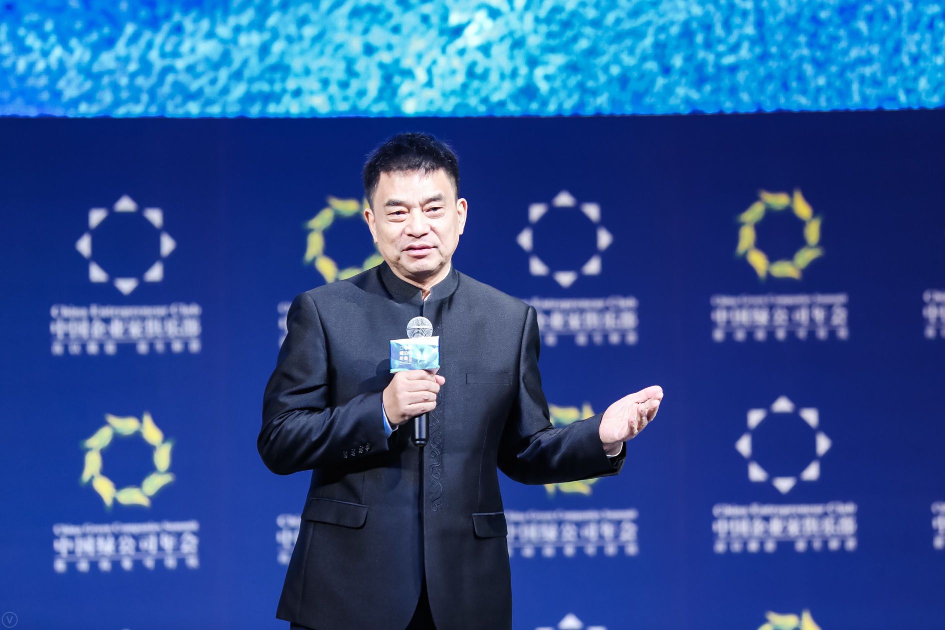 刘永好20岁之前没有穿过一双真正的鞋